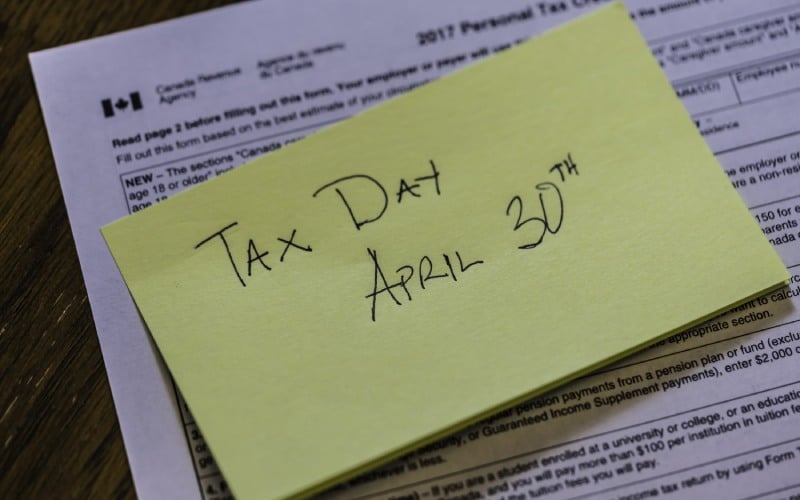 sticky note on canadian-tax-form to show canada tax day